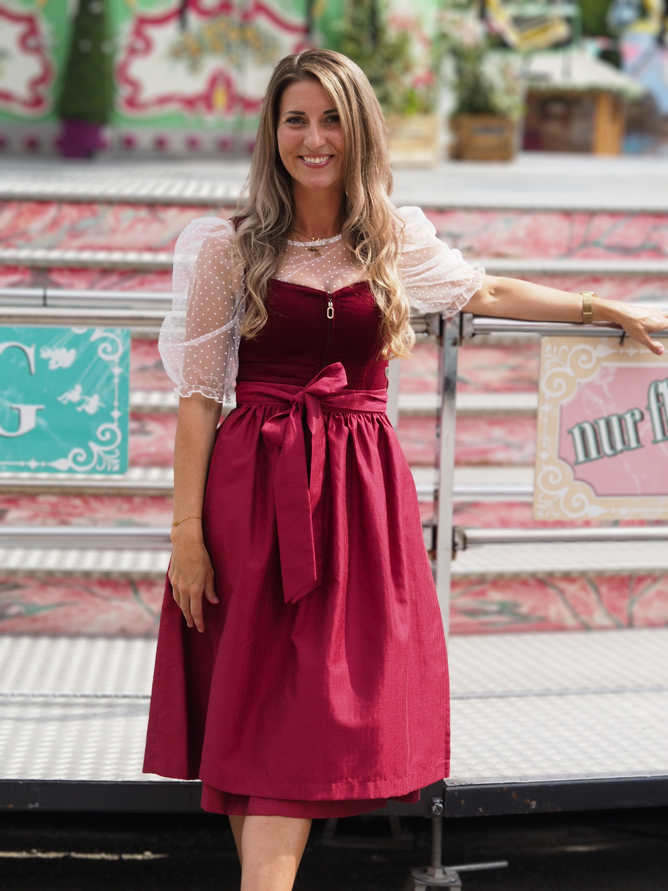 Dirndl Ansfelden 70cm wine mit abnehmbaren Flügelärmeln